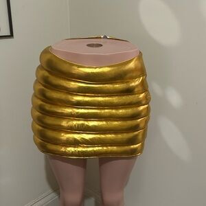 Med gold skirt